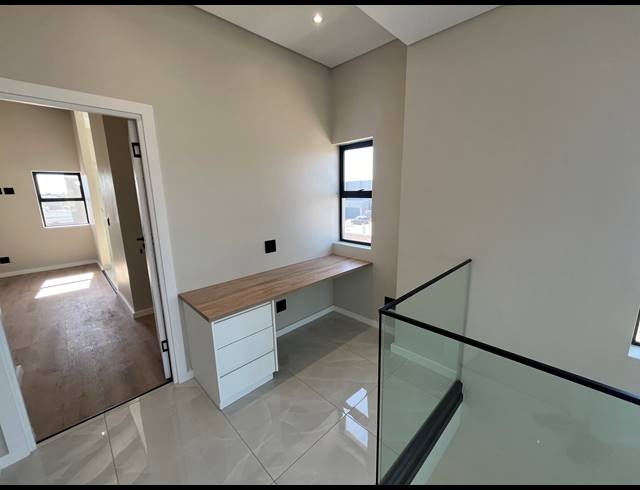 3 BEDROOM HOUSE FOR SALE IN SANDOWN